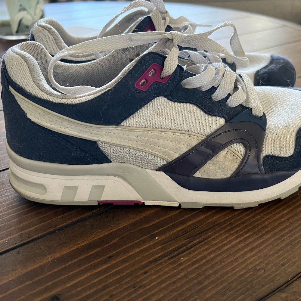 Womens Puma sneakers - size 8